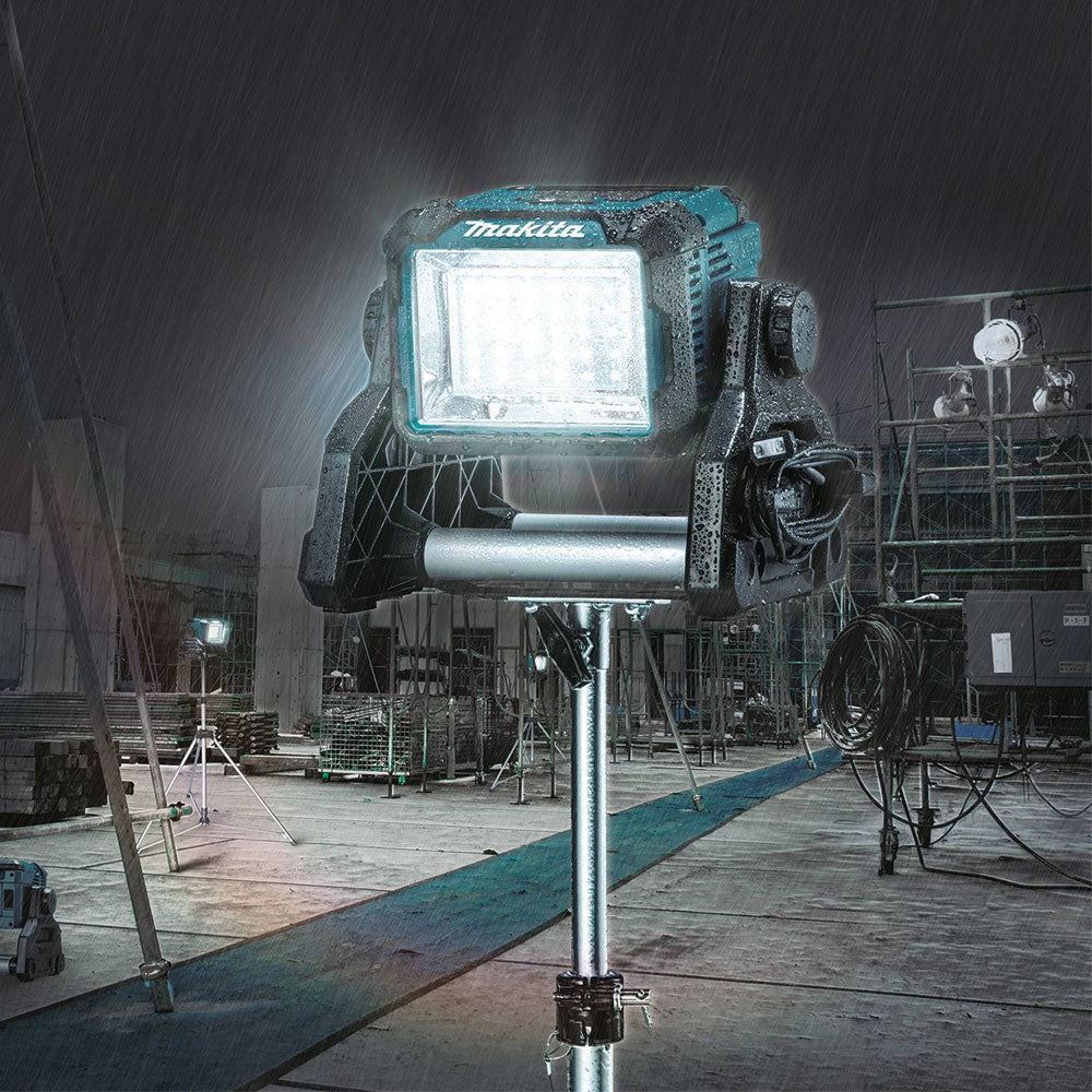 Makita DML811/2 14.4V - 18V LXT Li-ion Cordless LED Worklight with 1 x 3.0Ah Battery & Charger