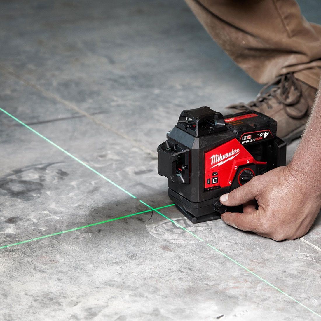 Milwaukee M123PL-0C 12V 360° 3-Plane Green Laser with 1 x 3.0Ah Battery Charger & Case