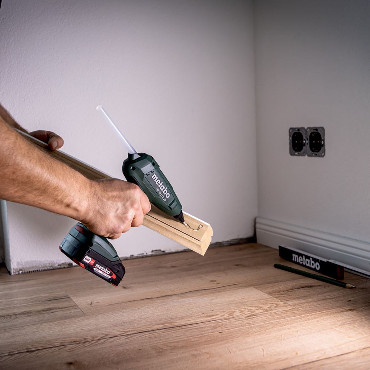 Metabo HK 18 LTX 20 18V Hot Glue Gun with 1 x 4.0Ah Battery, Charger, Glue Sticks & Metabox