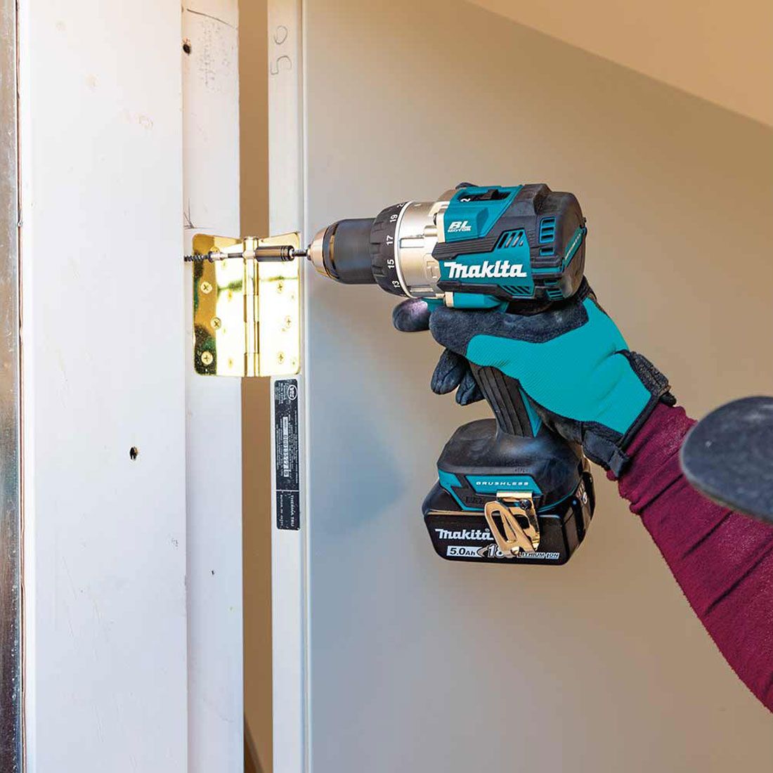 Makita 18V Brushless Impact Driver & Combi Drill with 2 x 5.0Ah Battery & 100 Accessories Set T4TKIT-17181