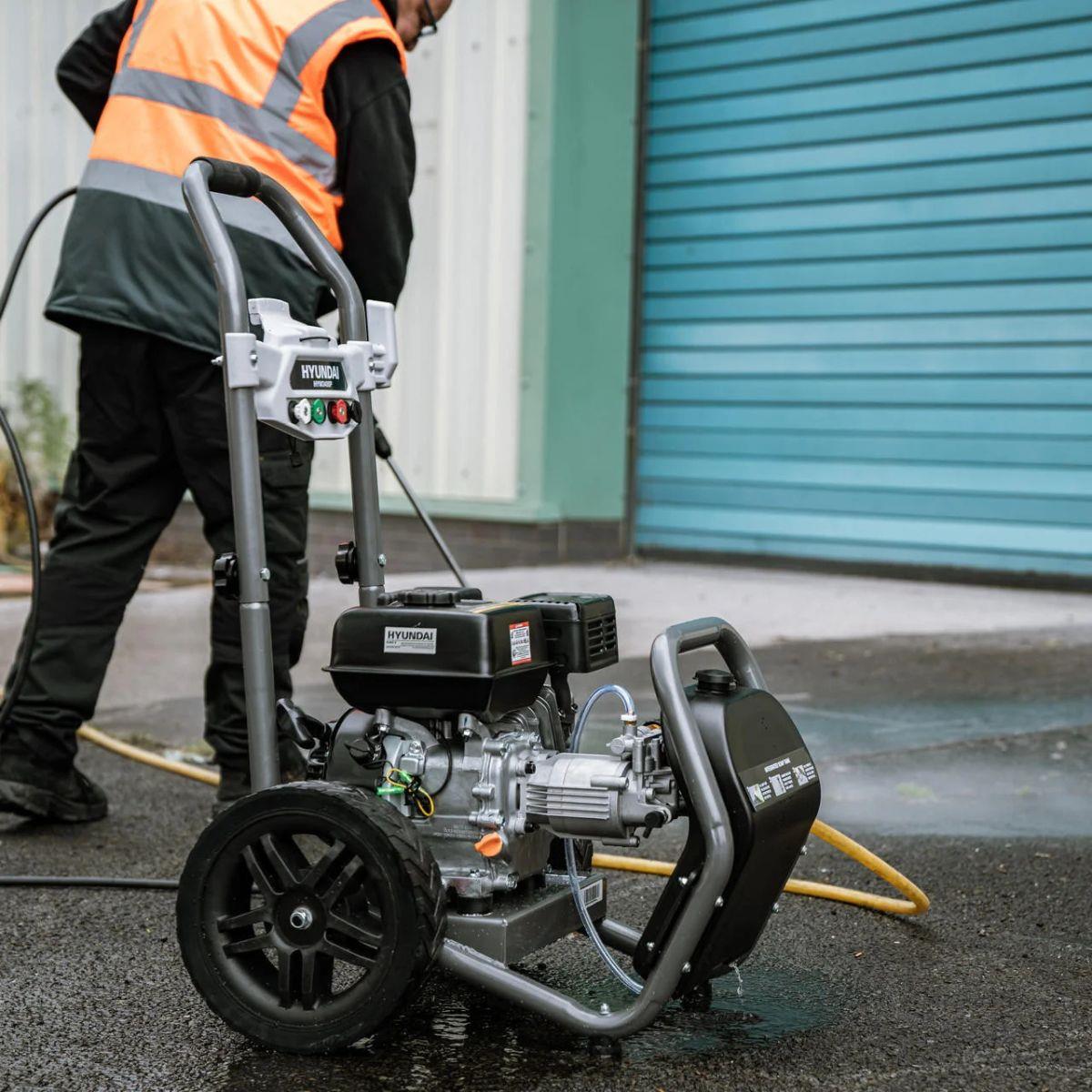 Hyundai HYW3400P 3400psi 210cc Petrol Pressure Washer, 9L/min, 10m Hose & Detergent Tank