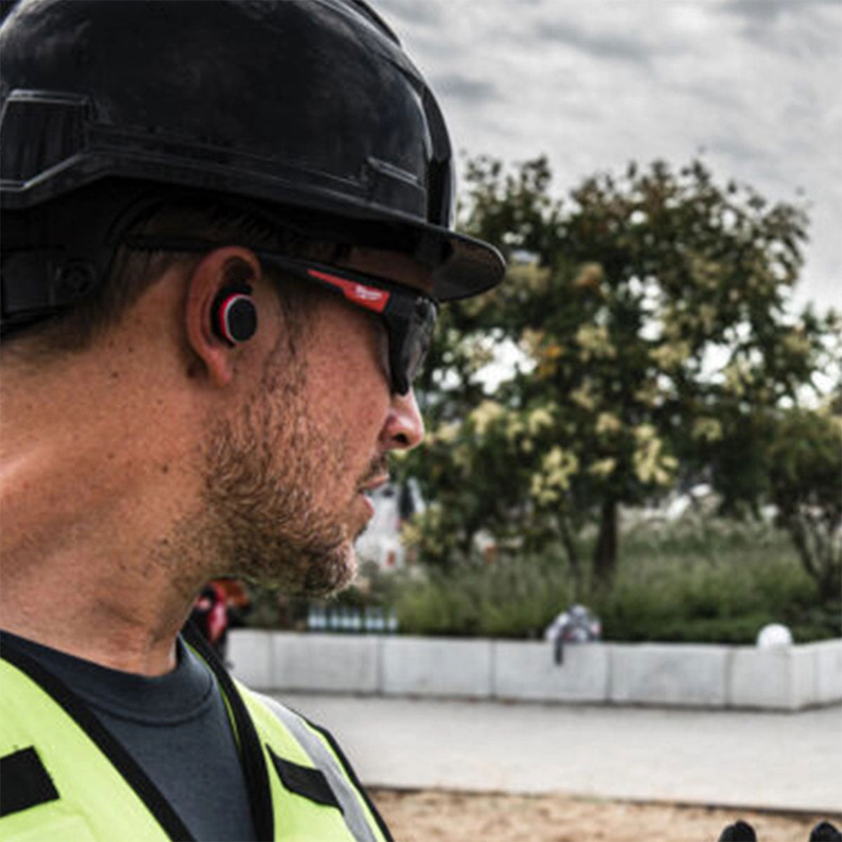 Milwaukee L4RLEPB-301 USB Bluetooth Jobsite Ear Buds With Hearing Protection 4933478750