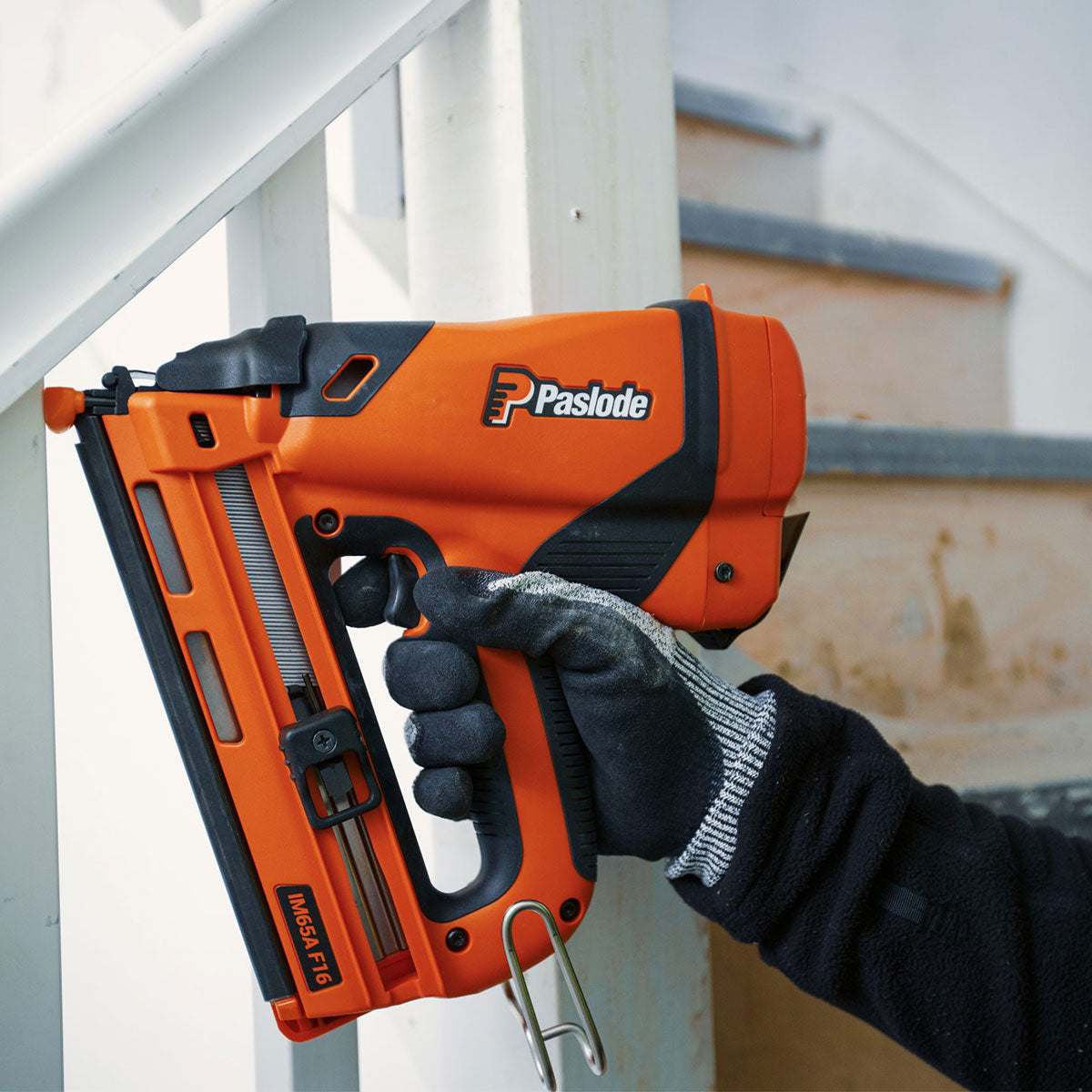 Paslode IM65A F16 Angled Second Fix Finishing Nail Gun with 1 x 2.1Ah Battery Charger & Case