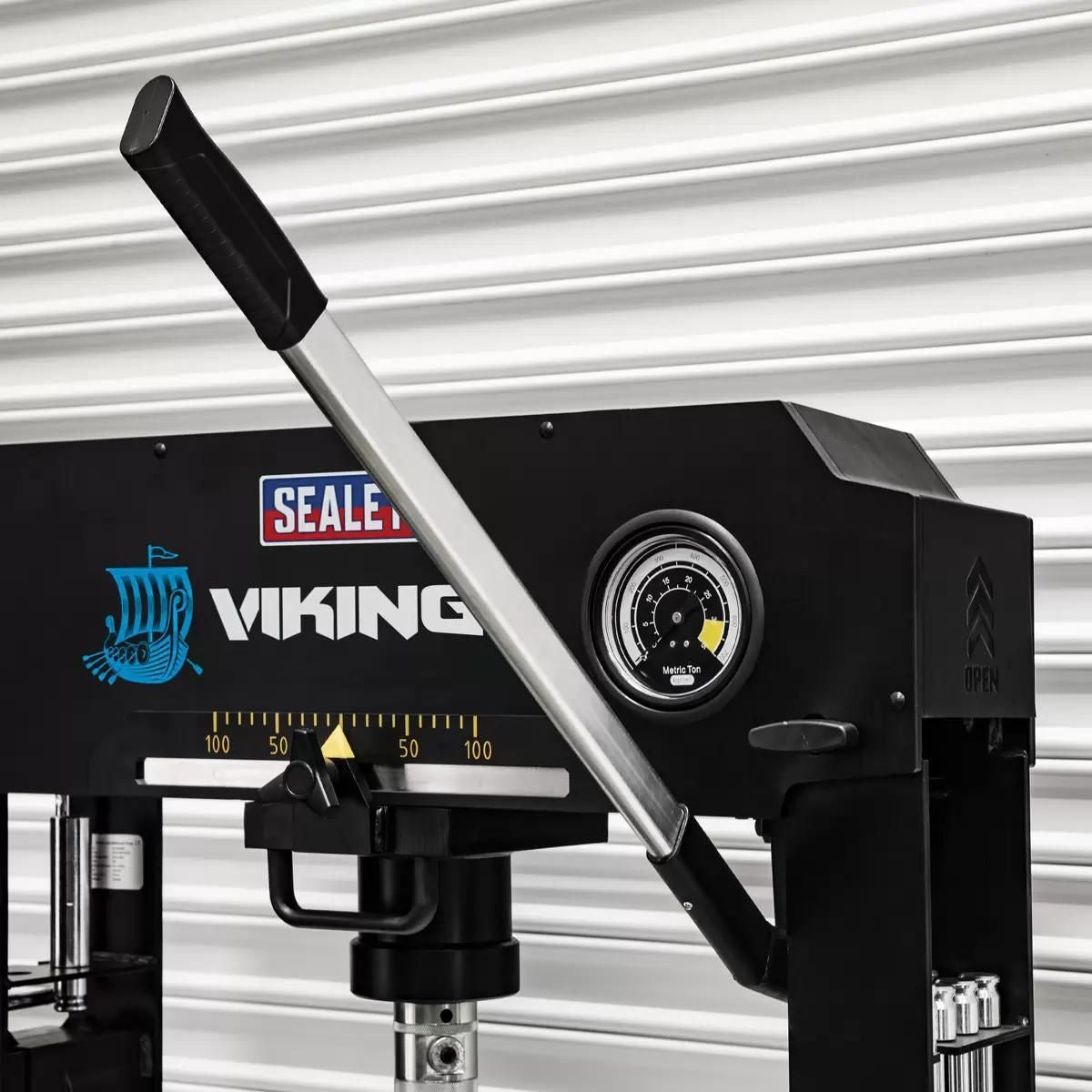 Sealey PPF301S Viking Air/Hydraulic Press 30 Tonne Floor Type with Sliding Ram and Foot Pedal