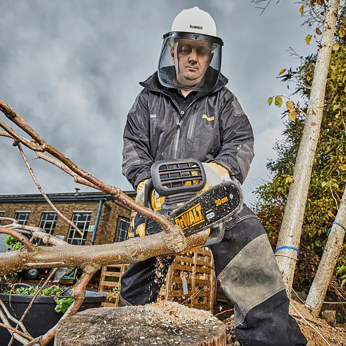 Dewalt DCMCS565P1-GB 18V XR Brushless 30cm Chainsaw with 1 x 5.0Ah Battery & Charger