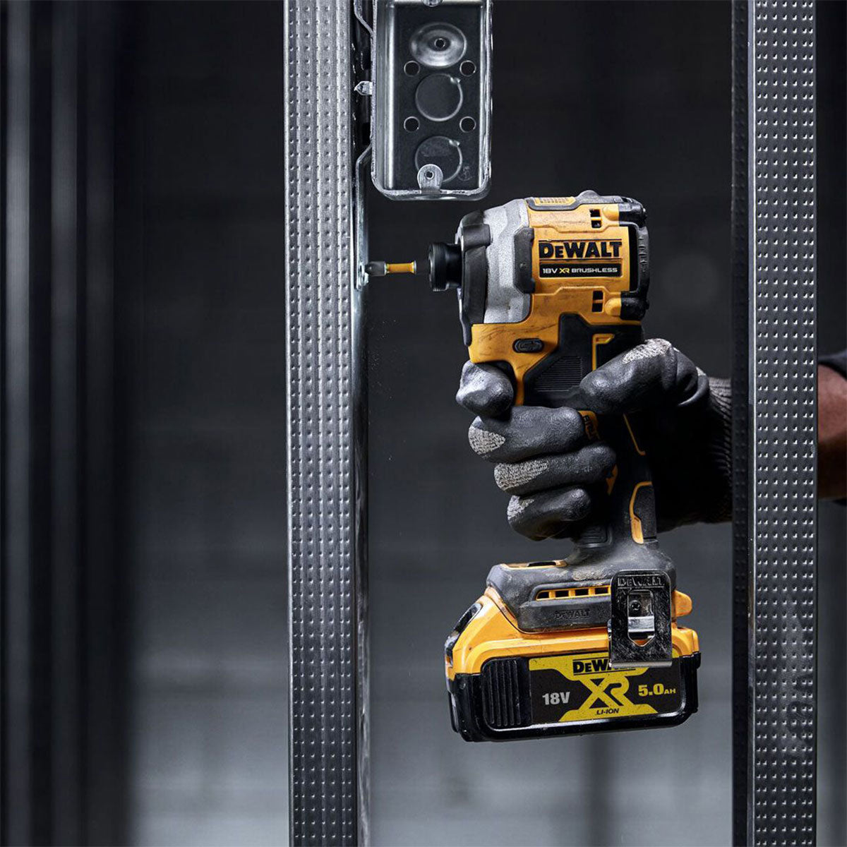 Dewalt DCF850NT 18V XR Brushless Impact Driver with 1 x 5.0Ah Battery Charger & Case