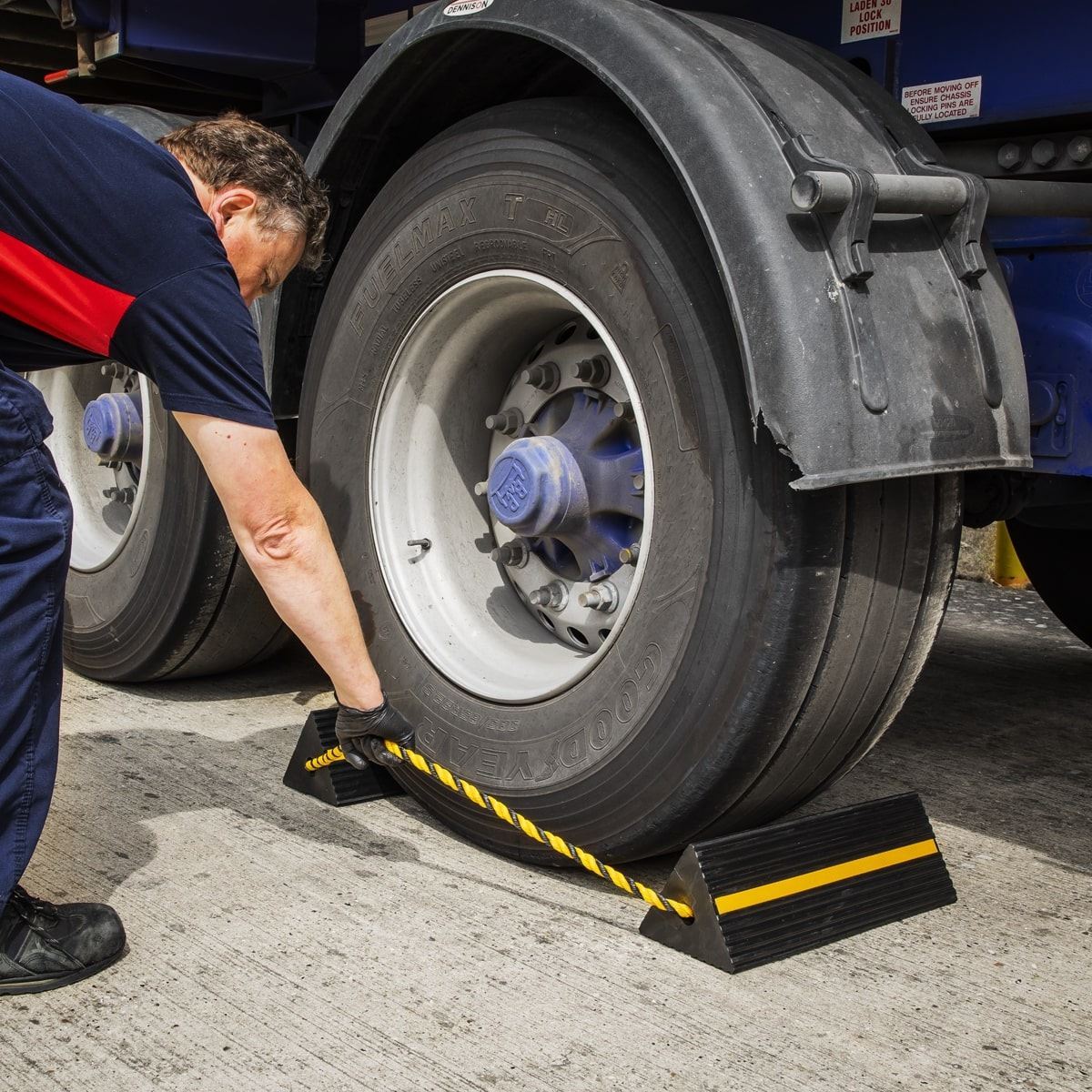 Sealey WC11 Heavy-Duty Rubber Wheel Chocks 8kg Pair