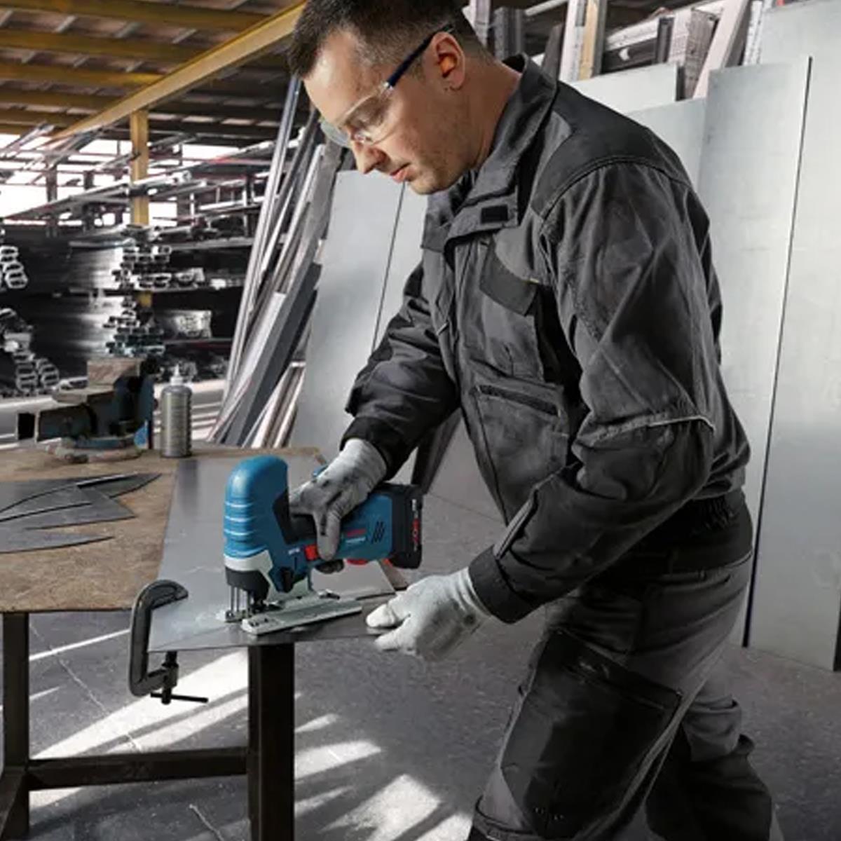 Bosch GST 18V-125 S 18V Brushless Jigsaw with 1 x 4.0Ah Battery & Charger