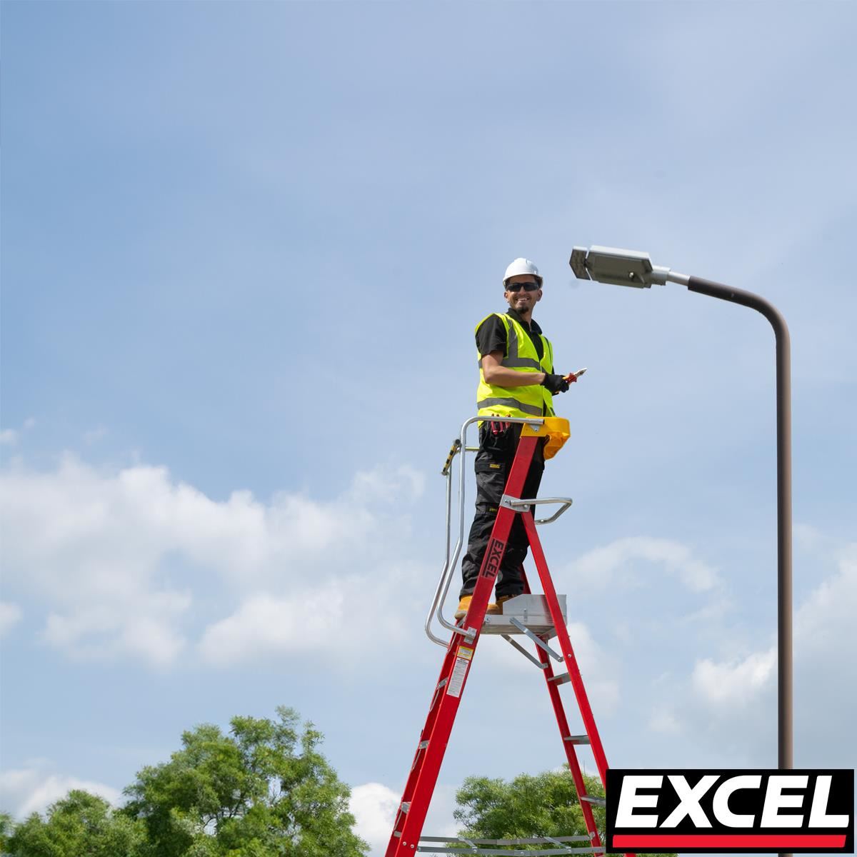 Excel Electricians Fibreglass Podium Step Ladder 8 Tread 3.18m EN131-7 Item Condition Damaged Box - Collection Only