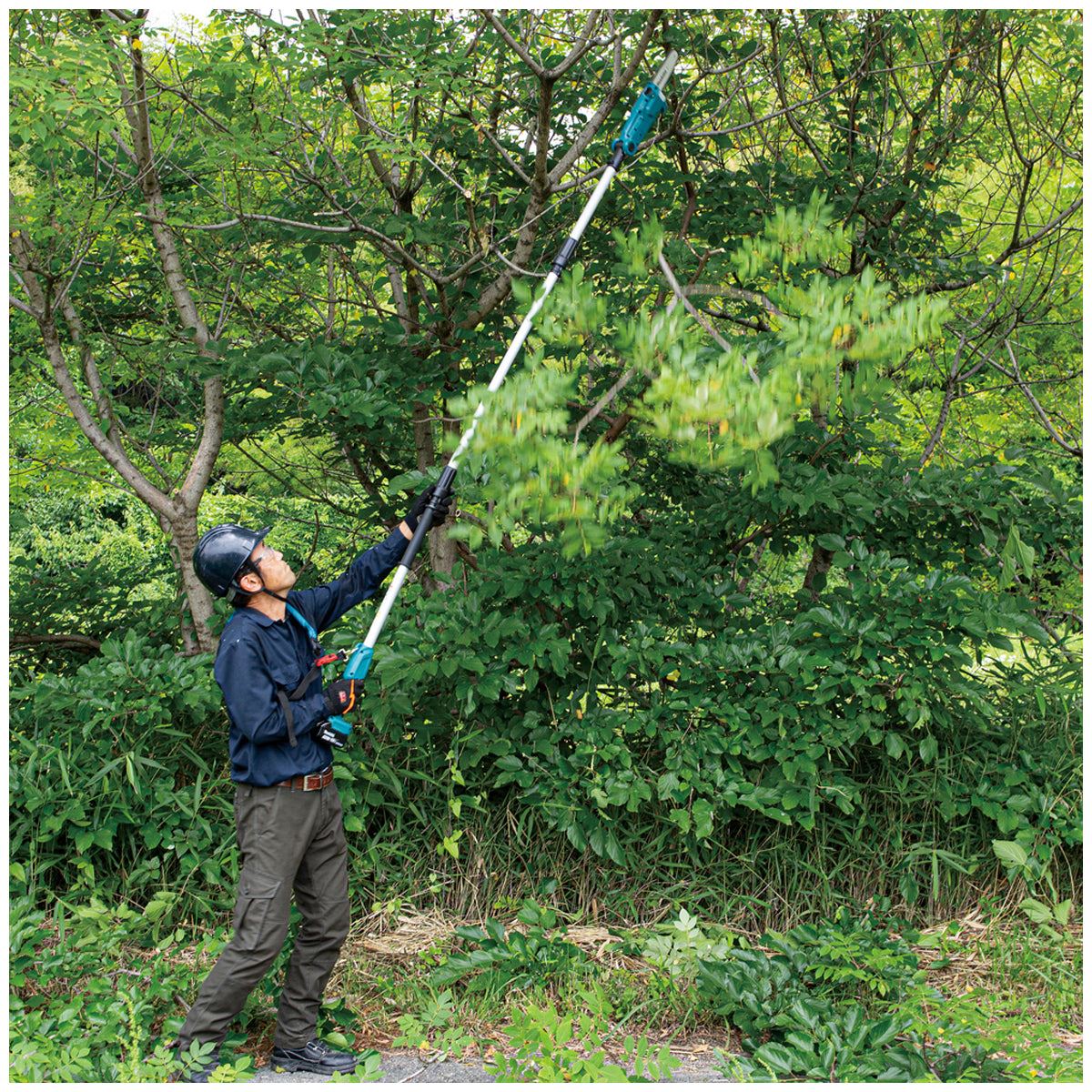 Makita DUA200RT 18V LXT Brushless 20cm Pole Saw With 1 x 5.0Ah Battery & Charger