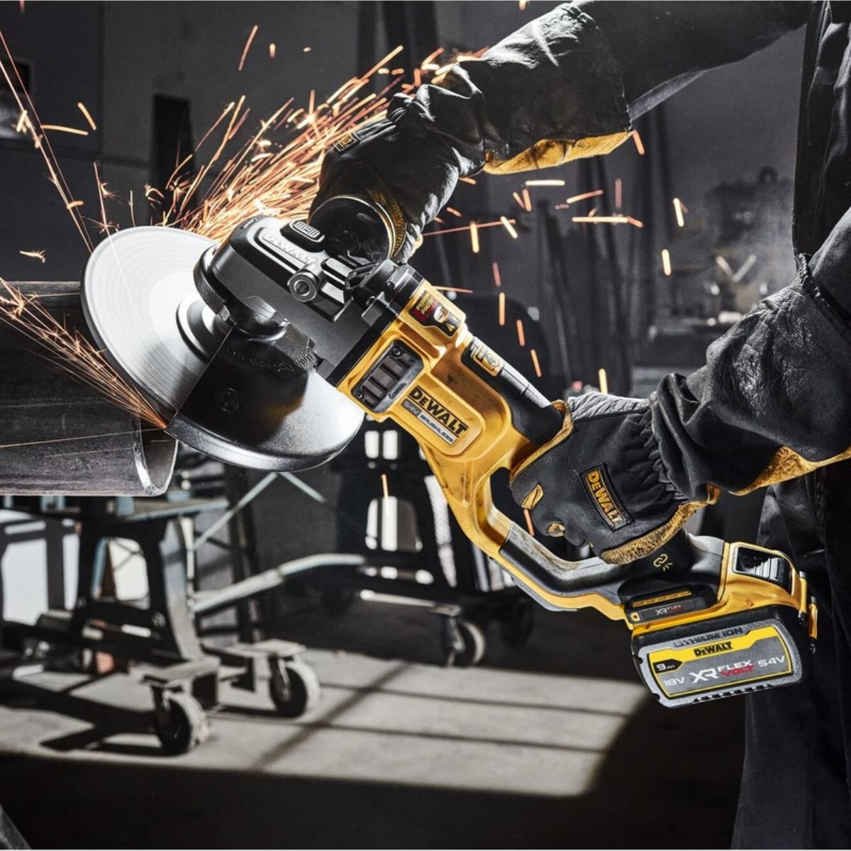 Dewalt DCG460NK-XJ 54V XR Flexvolt Brushless Angle Grinder With 1 x 2.0Ah/6.0Ah Battery Charger & Case