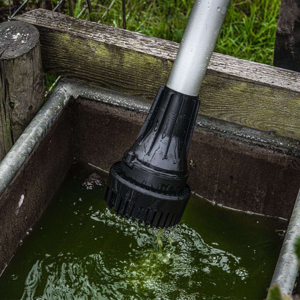 Milwaukee M18BLSWP-0 18V Hydropass Brushless Stick Water Pump with 1 x 2.0Ah Battery & Charger