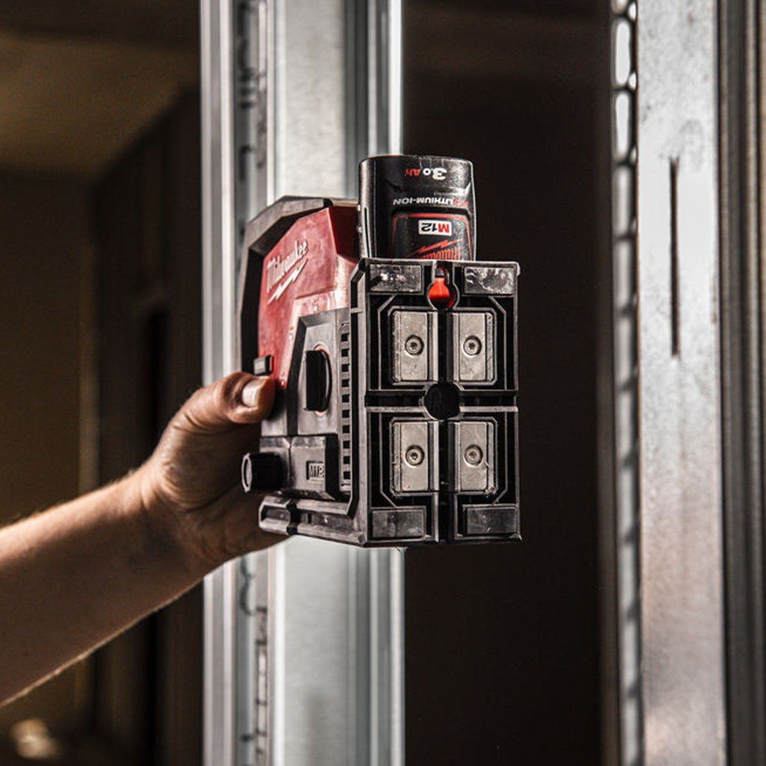 Milwaukee M12CLLP-0 12V Green Cross Line 2 Plane Laser 360° Case with 1 x 3.0Ah Battery Charger & Laser Tripod