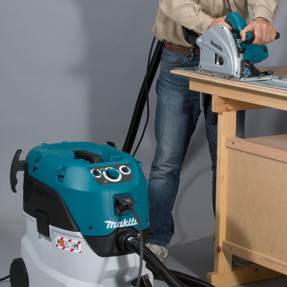 Makita VC4210MX1/1 42L M-Class Wet/Dry Dust Extractor 110V