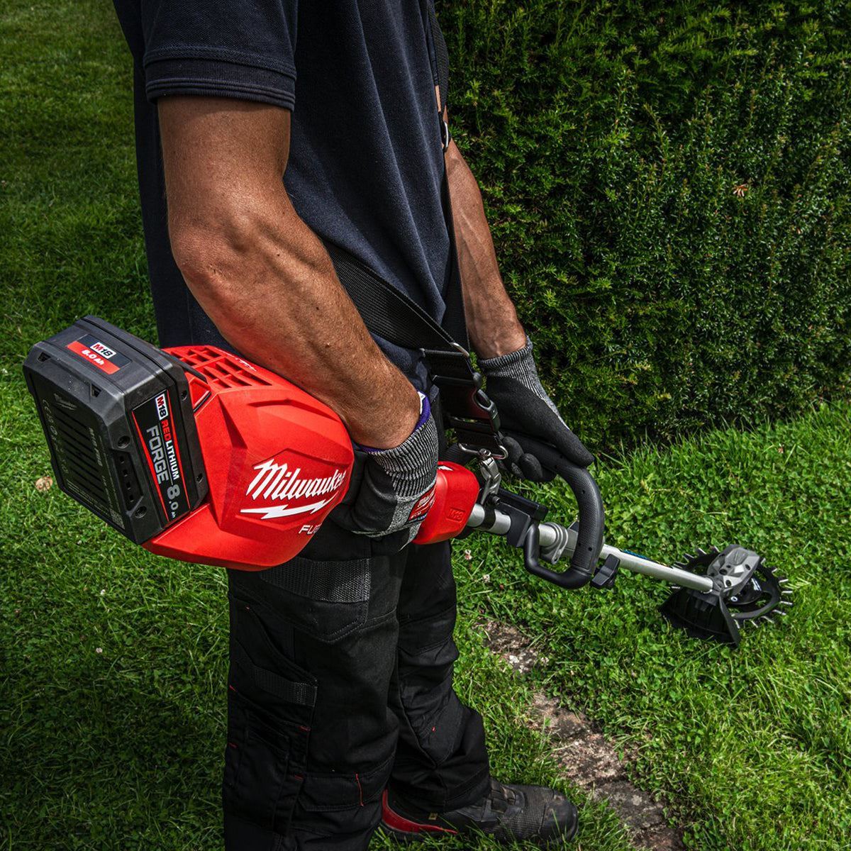 Milwaukee M18FOPH2-802 Fuel 18V Brushless Outdoor Power Head Quik-Lok with 2 x 8.0Ah Battery Charger & 6 Piece Attachment