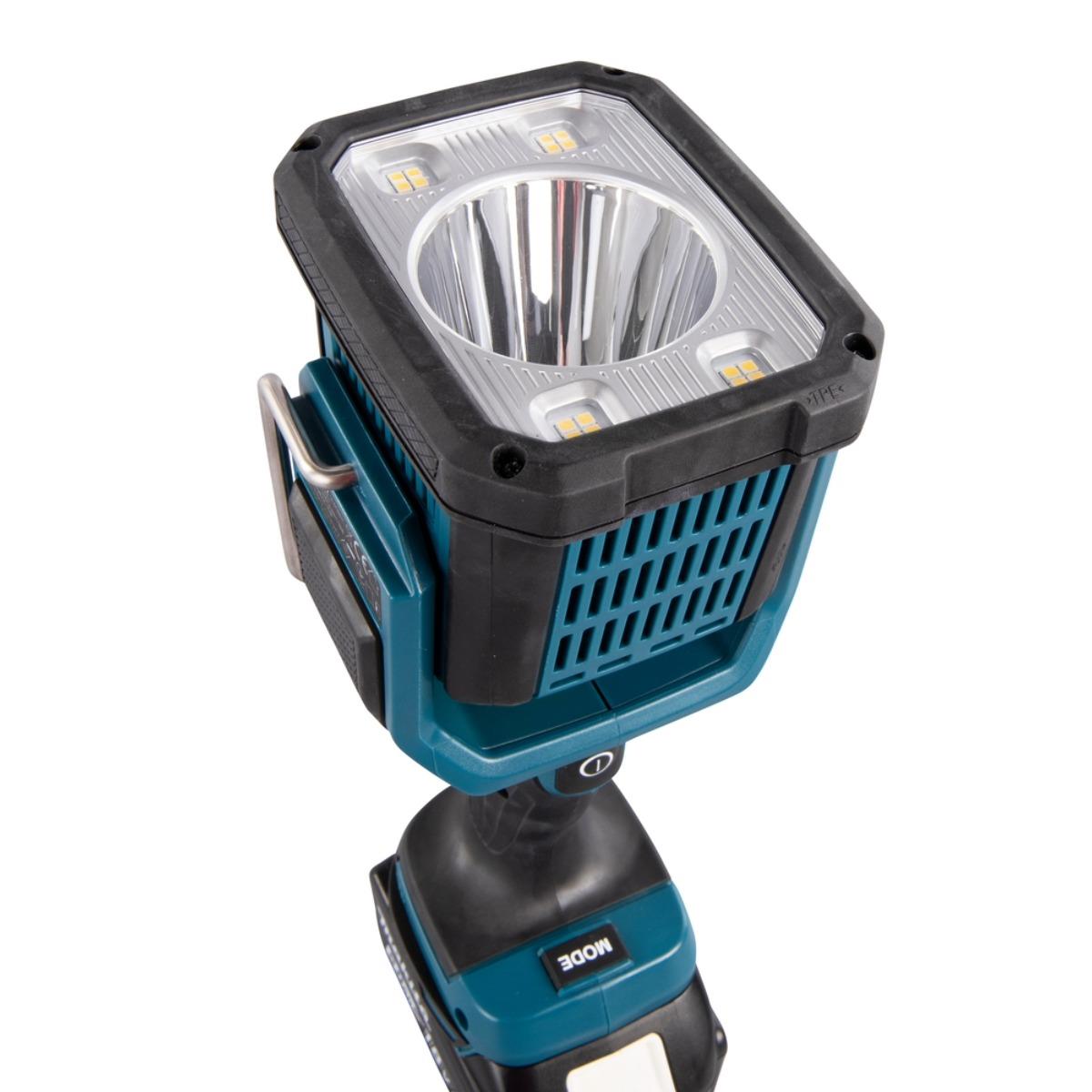 Makita DML812 14.4V / 18V LXT Cordless Flashlight Body Only