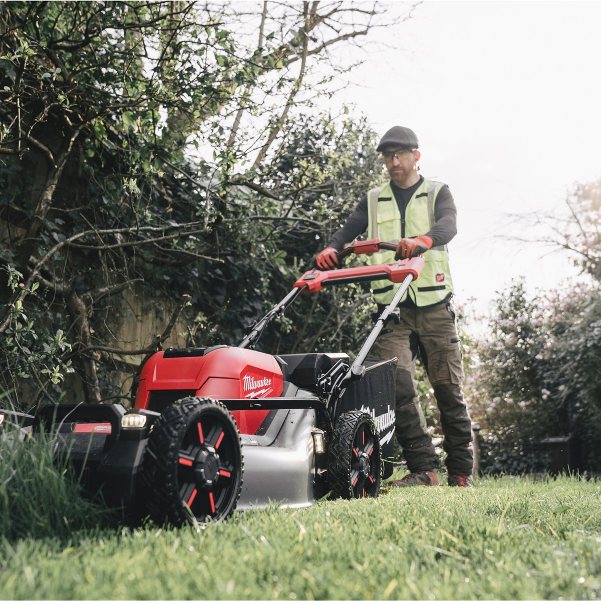 Milwaukee M18F2LM53-122 36V FUEL Brushless 53cm Self-Propelled Lawn Mower with 2 x 12.0Ah Battery & Charger 4933479822