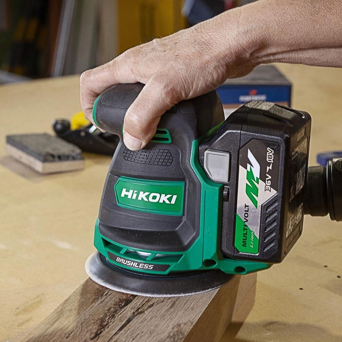 Hikoki SV1813DAJ2Z 18V Brushless 125mm Random Orbit Sander with 1 x 2.5Ah/5.0Ah Battery Charger & Bag