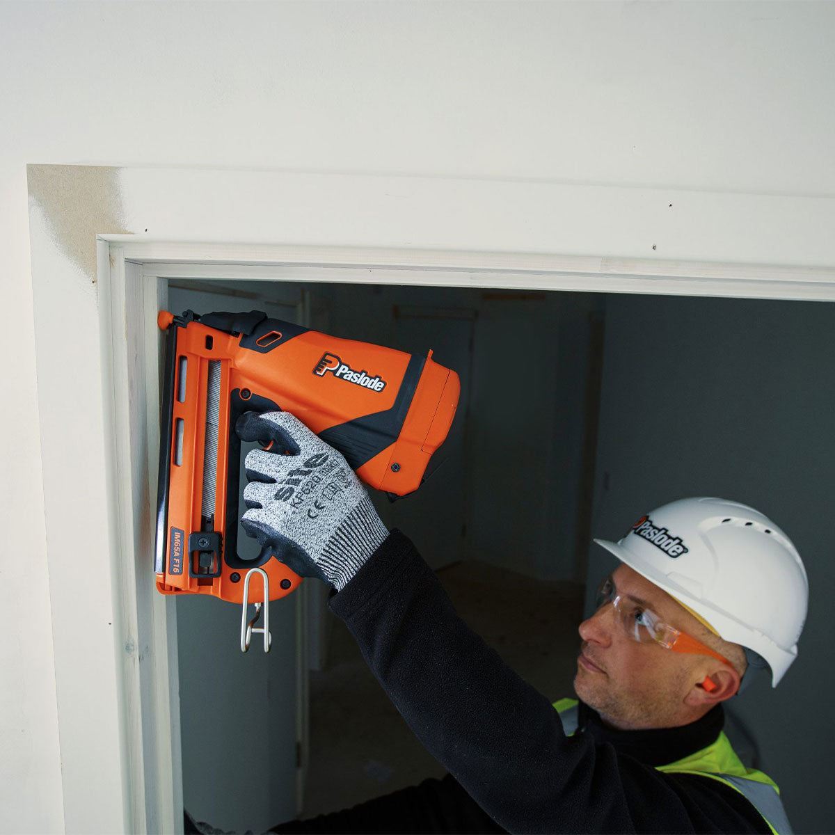 Paslode IM65A F16 7.4V Second Fix Finishing Angled Nail Gun with 1 x 2.1Ah Battery Charger & Case 916275