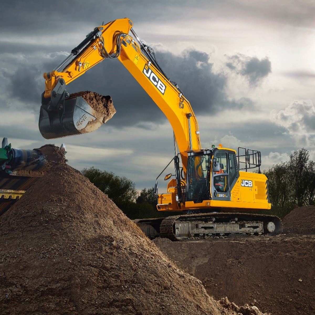 JCB 42’’ Roller Cabinet and Top Tool Chest Stack 19 Drawer with Excavator Wrap JCBEXCSTACK