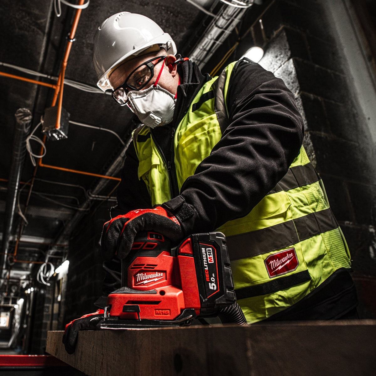 Milwaukee M18BQSS-502B 18V 1/4 Sheet Sander with 2 x 5.0Ah Battery, Charger & Bag 4933479968