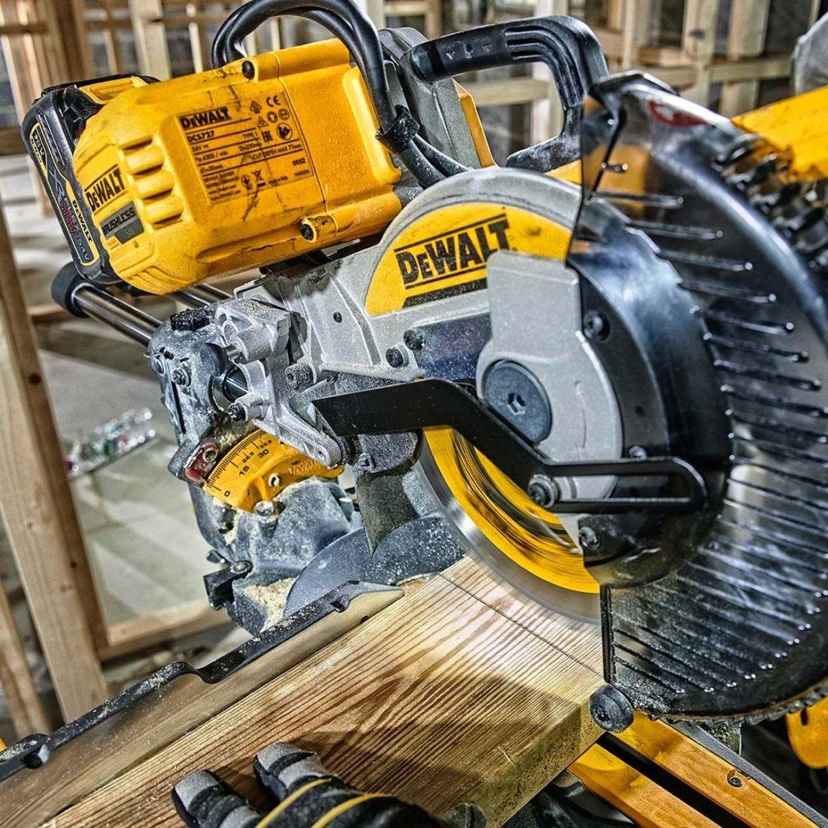 Dewalt DCS727T2-GB 54V XR Flexvolt Brushless 250mm Double Bevel Sliding Mitre Saw with 2 x 6.0Ah Battery & Charger