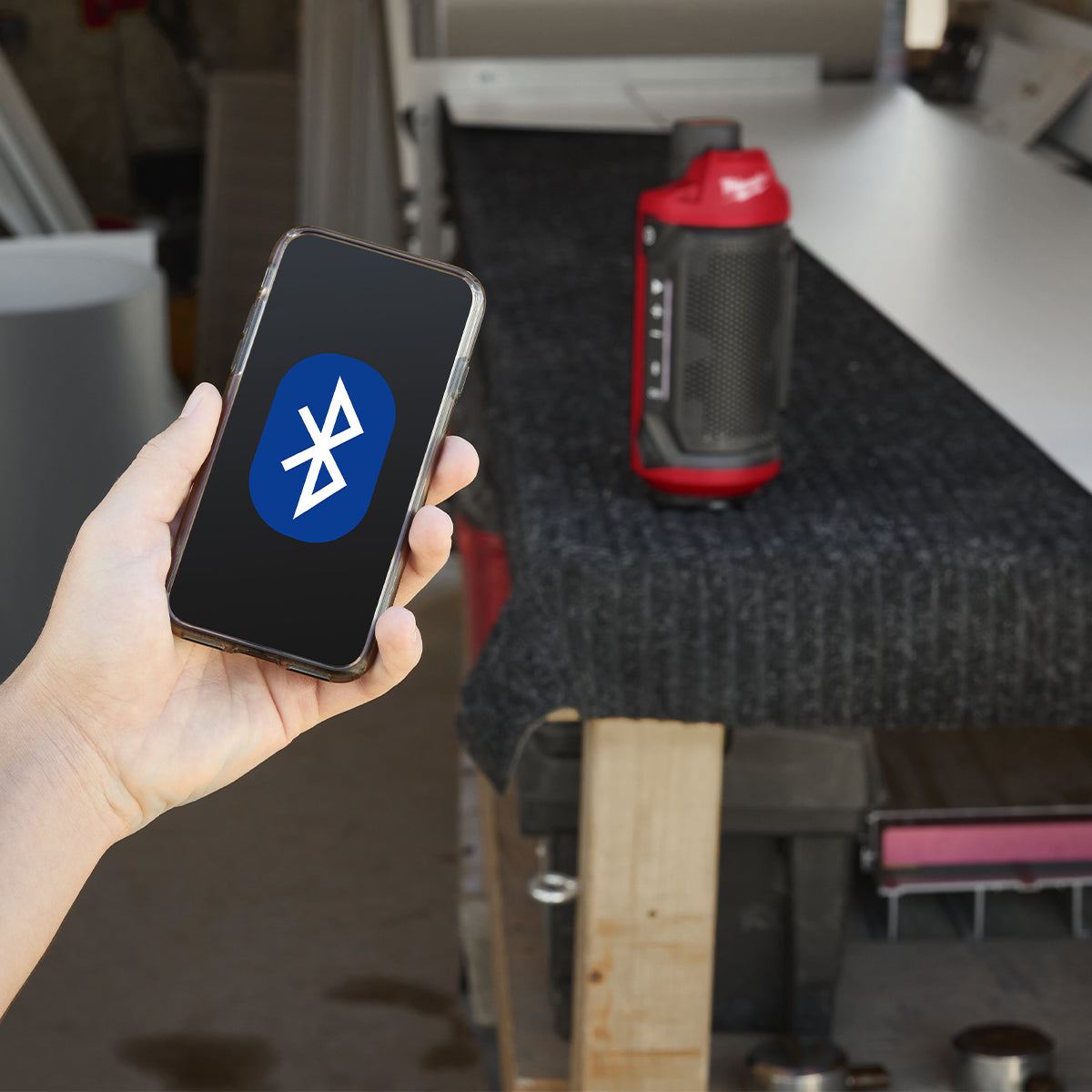 Milwaukee M12SPEJSG2-0 12V Bluetooth Jobsite Speaker with 1 x 2.5Ah Battery & Charger