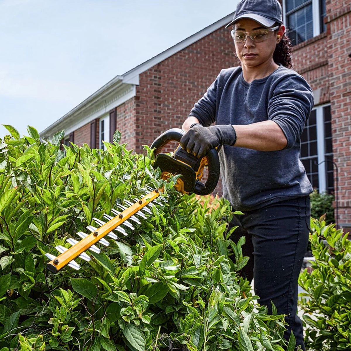 Dewalt DCMHT573X1-GB 54V XR FlexVolt Brushless 65cm Hedge Trimmer with 1 x 9.0Ah Battery & Charger