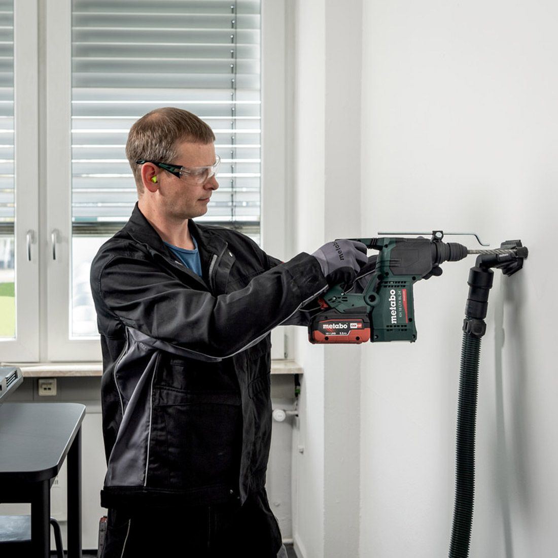 Metabo KH 18 LTX BL 24 18V Brushless SDS+ Hammer Drill with 1 x 5.2Ah Battery Charger & Metabox