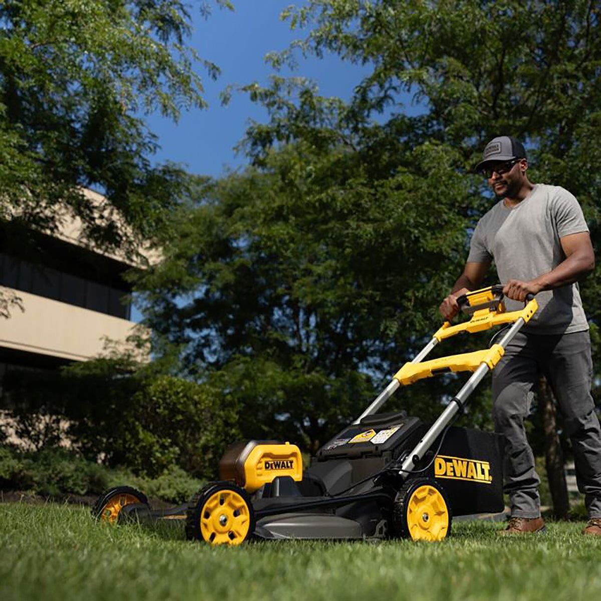 Dewalt DCMWSP550N-XJ 54V XR Flexvolt Brushless Self-Propelled Lawn Mower with 1 x 9.0Ah Battery & Charger