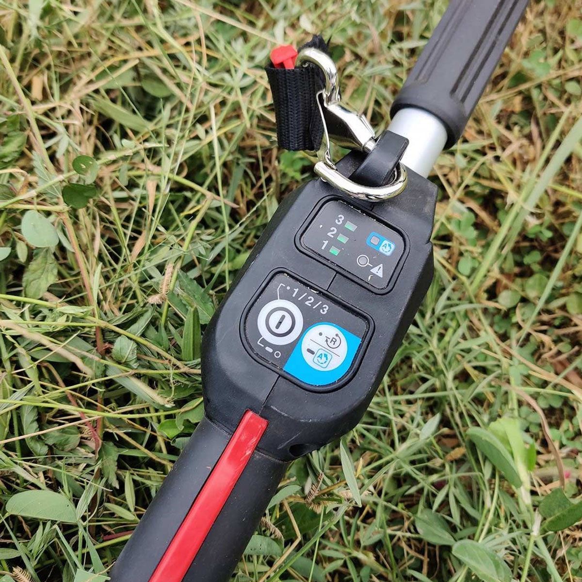 Makita UR008GD201 40V XGT Brushless Line Trimmer 430mm With 2 x 2.5Ah Batteries & Charger