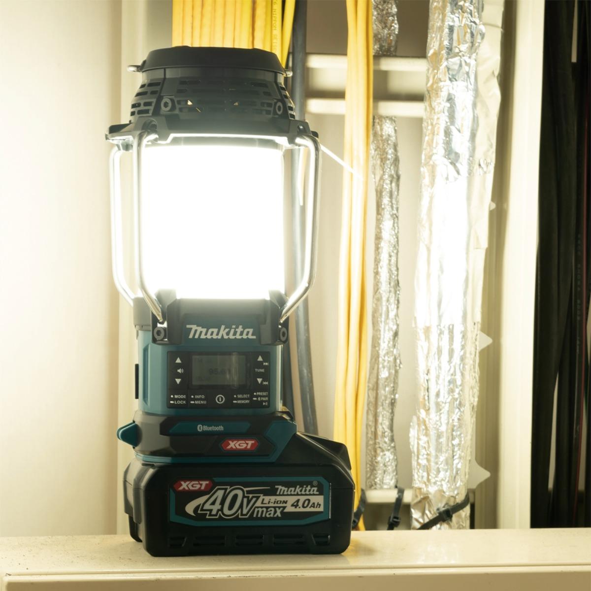 Makita MR009GZ 40V XGT Cordless Radio with Lantern Body Only