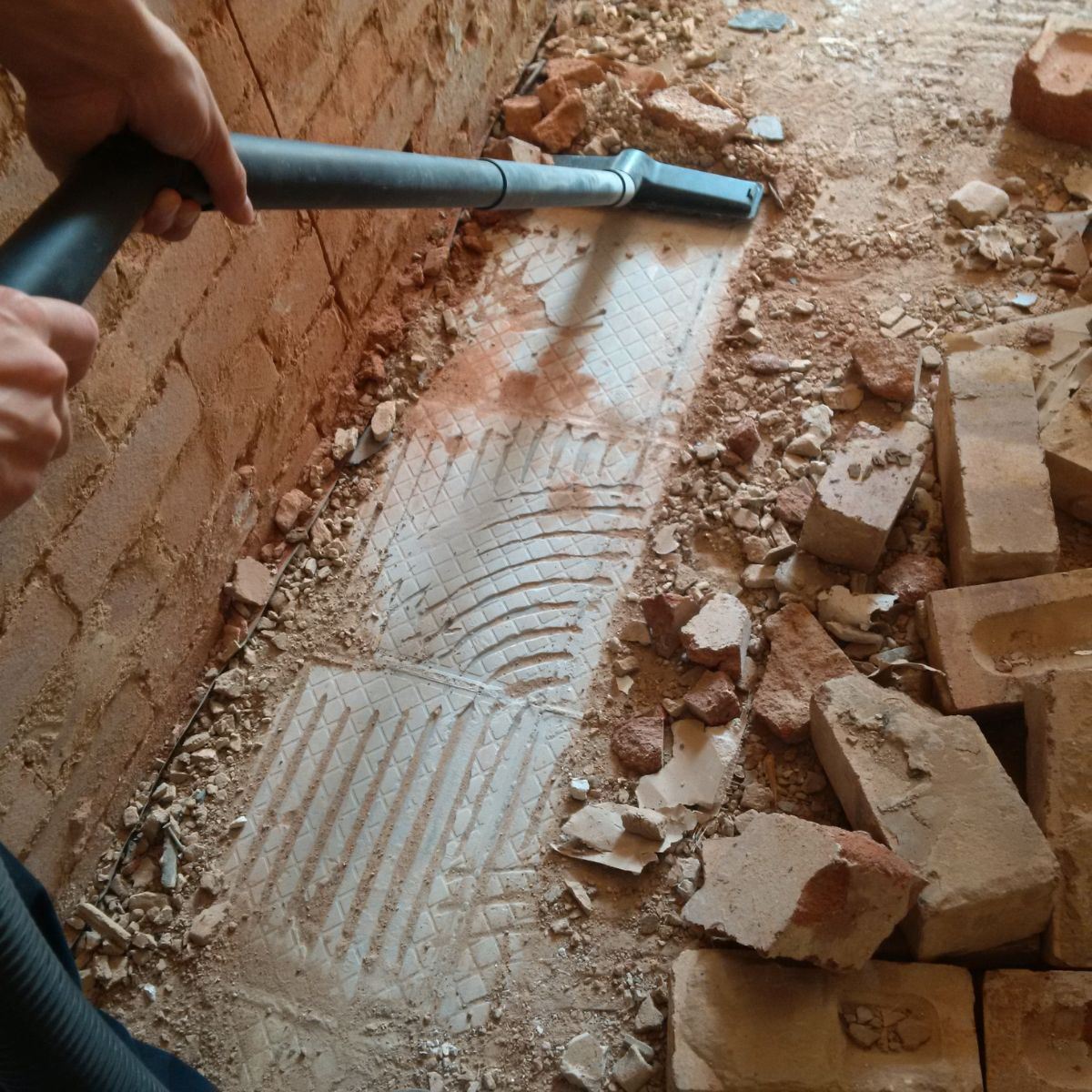 V-TUF MIDIH240 H-Class Industrial Dust Extraction Vacuum Cleaner 240V