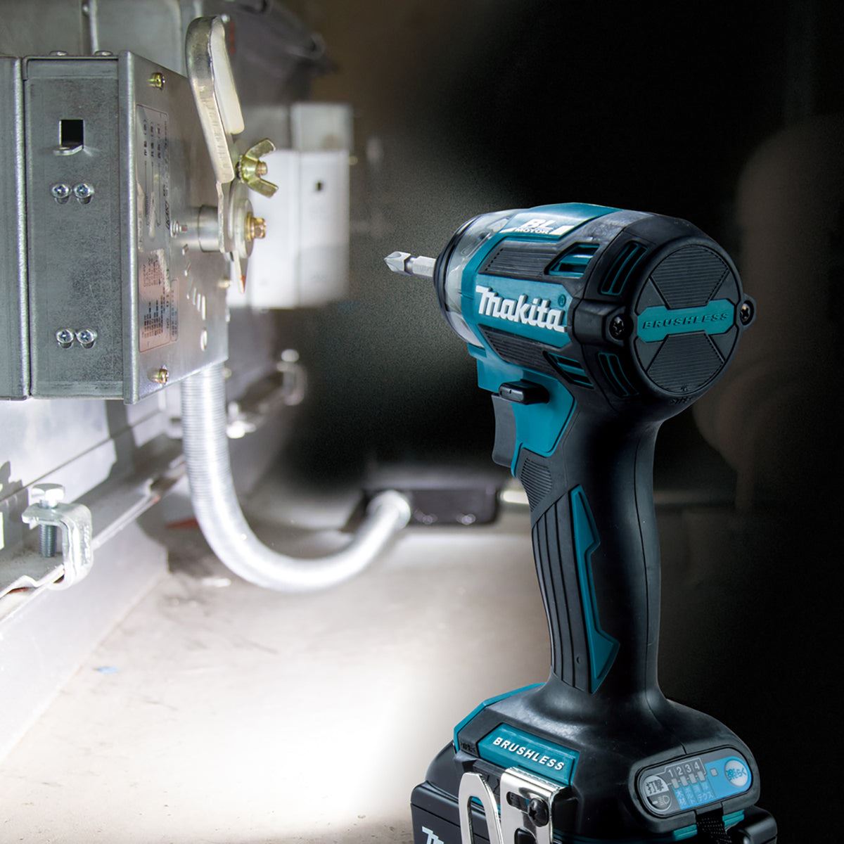 Makita DTD173Z 18V LXT Brushless Impact Driver With 1 x 5.0Ah Battery Charger & Bag