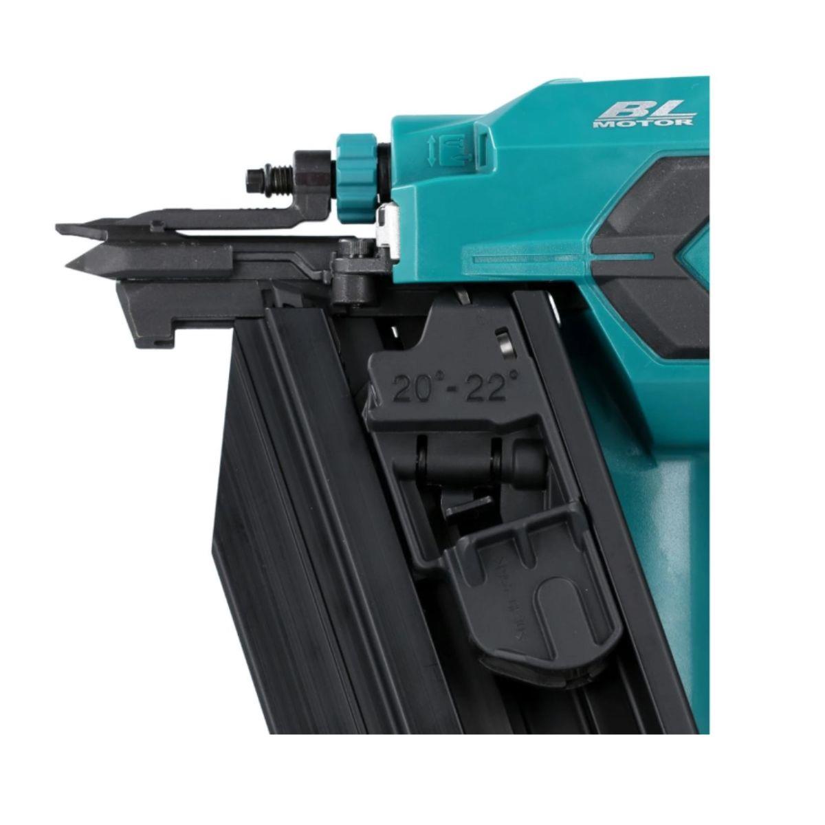 Makita DBN901RTE 18V LXT Cordless Framing Nailer With 2 x 5.0Ah Batteries, Charger & Case