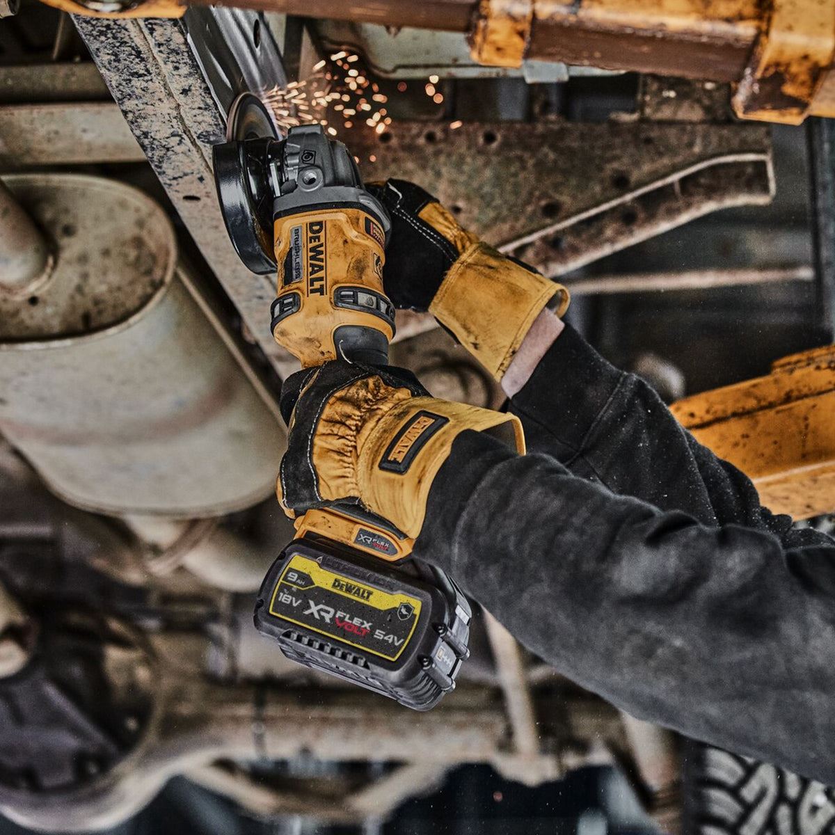 Dewalt DCG418NT 54V XR FLEXVOLT Brushless Angle Grinder with 1 x 9.0Ah Battery & Charger