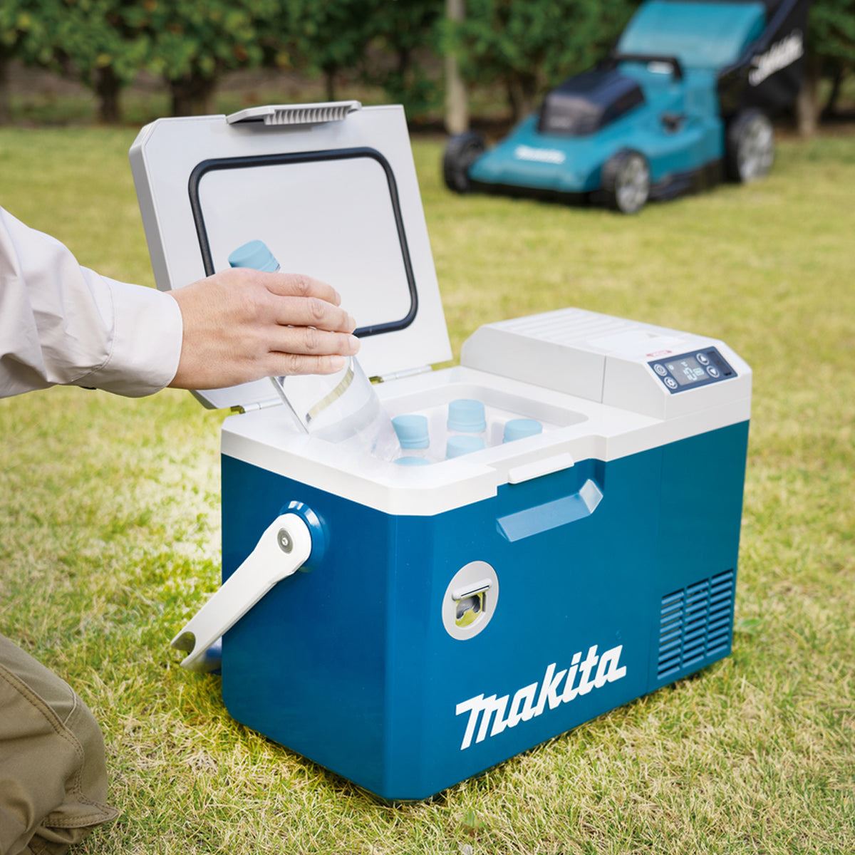 Makita CW003GT101 40V XGT Cooler Warmer Box With 5.0ah Battery & Charger