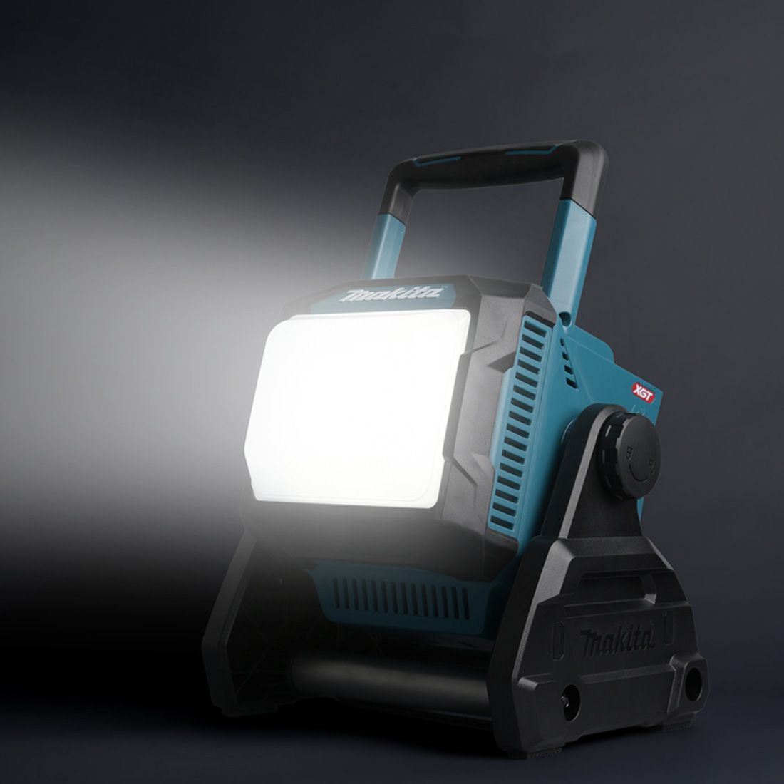 Makita ML005GX 40VMax XGT Worklight with 1 x 5.0Ah Battery, Charger & Bag