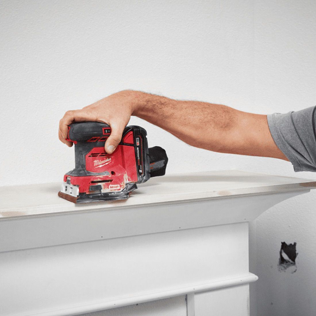 Milwaukee M18BQSS-0 18V Sheet Sander with 1 x 2.0Ah Battery & Charger