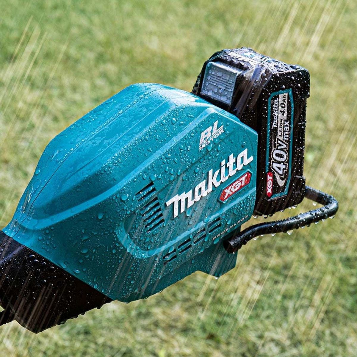 Makita UR008GD201 40V XGT Brushless Line Trimmer 430mm With 2 x 2.5Ah Batteries & Charger