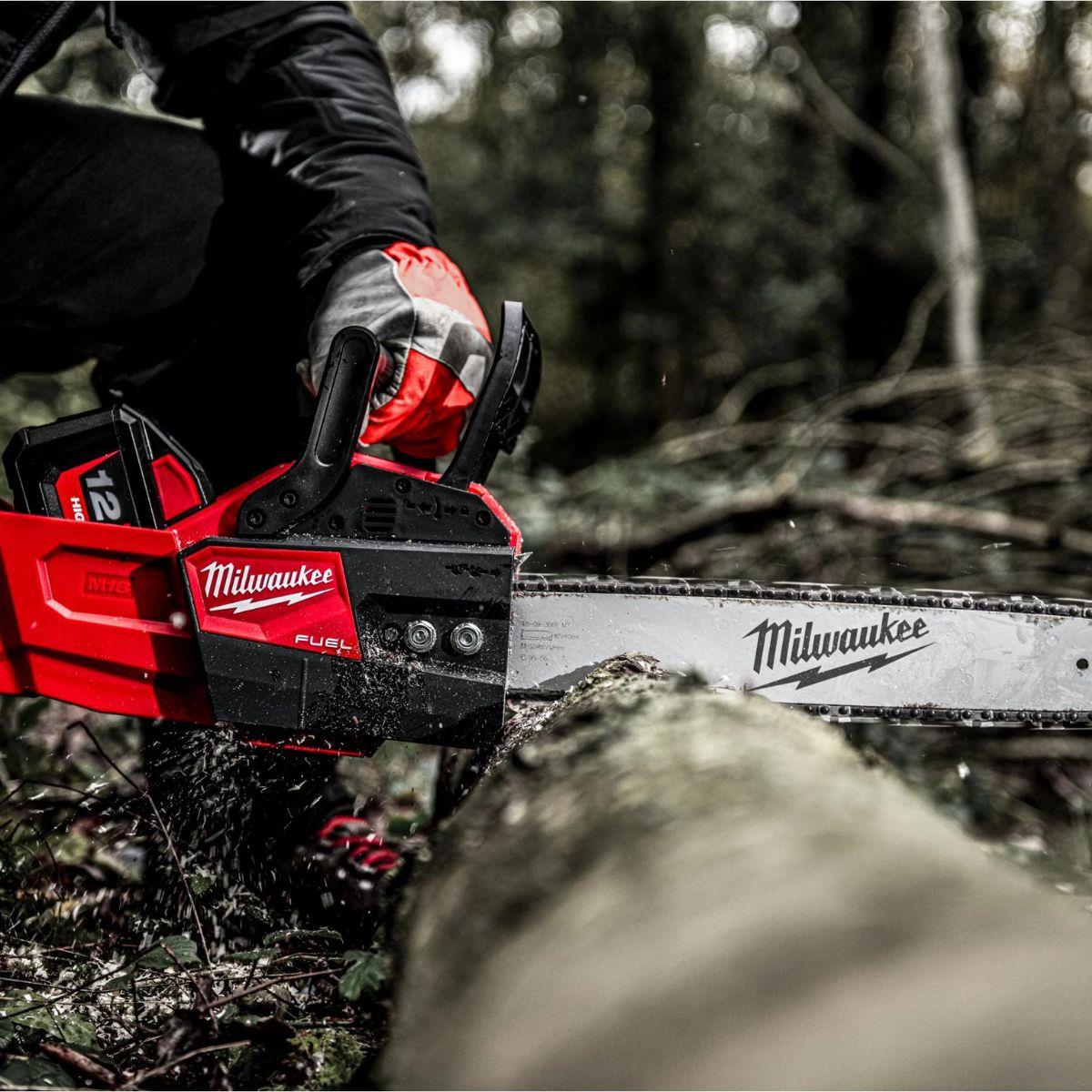 Milwaukee M18FCHS-122 18V FUEL Brushless 40cm Chainsaw with 2 x 12.0Ah Battery & Charger 4933499218