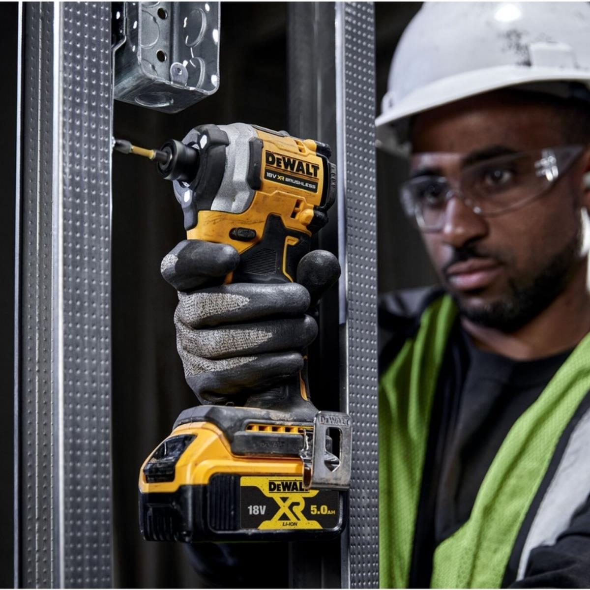 Dewalt DCF850N 18V XR Brushless Impact Driver With 1 x 5.0Ah Battery & Charger