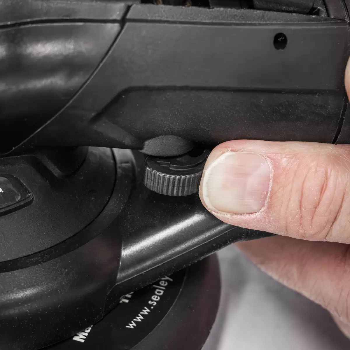 Sealey SA803 Air Palm Orbital Sander Ø150mm Dust-Free, Durable, and Noise-Reducing Sander for Precision Sanding