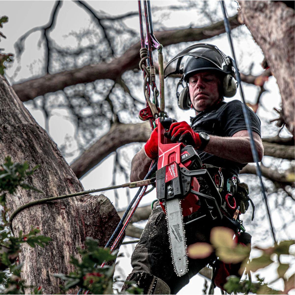 Milwaukee M18FCHS-122 18V FUEL Brushless 40cm Chainsaw with 2 x 12.0Ah Battery & Charger 4933499218
