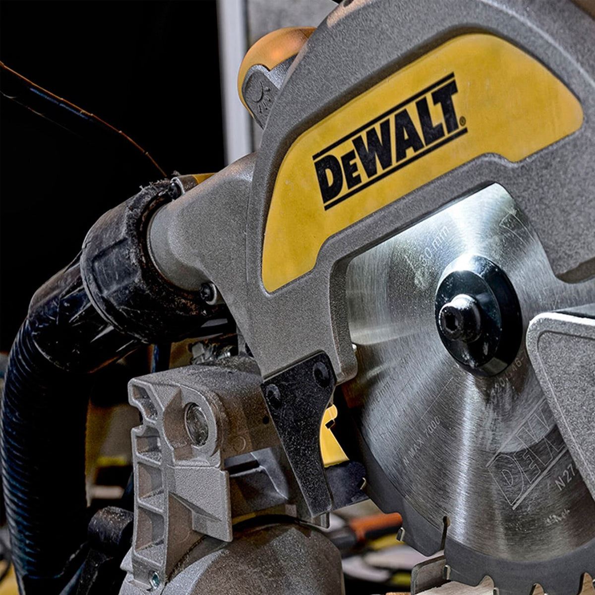 DeWalt DWS777-GB 216mm XPS Crosscut Sliding Compound Mitre Saw 1800W 240V With Leg Stand