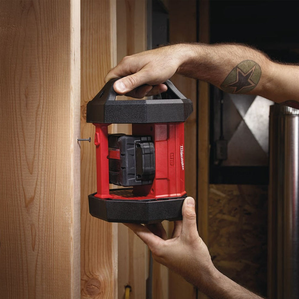 Milwaukee M18AL-0 18V LED Area Light with 1 x 2.0Ah Battery & Charger