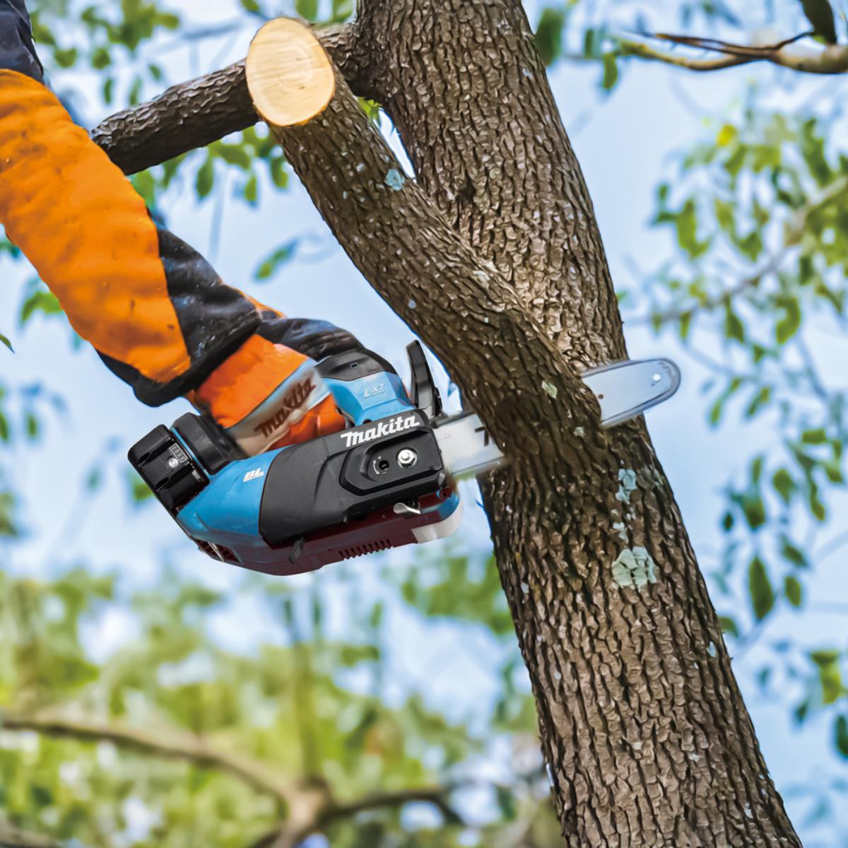 Makita DUC258Z 18V LXT Brushless Top Handle 25cm Chainsaw Body Only