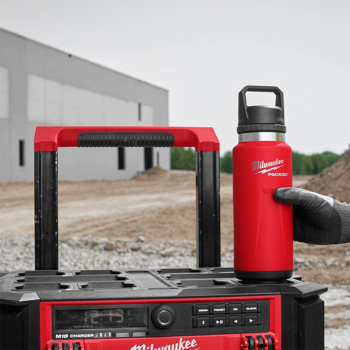 Milwaukee Packout 1065ml Chug Lid Bottle Red 4932493467