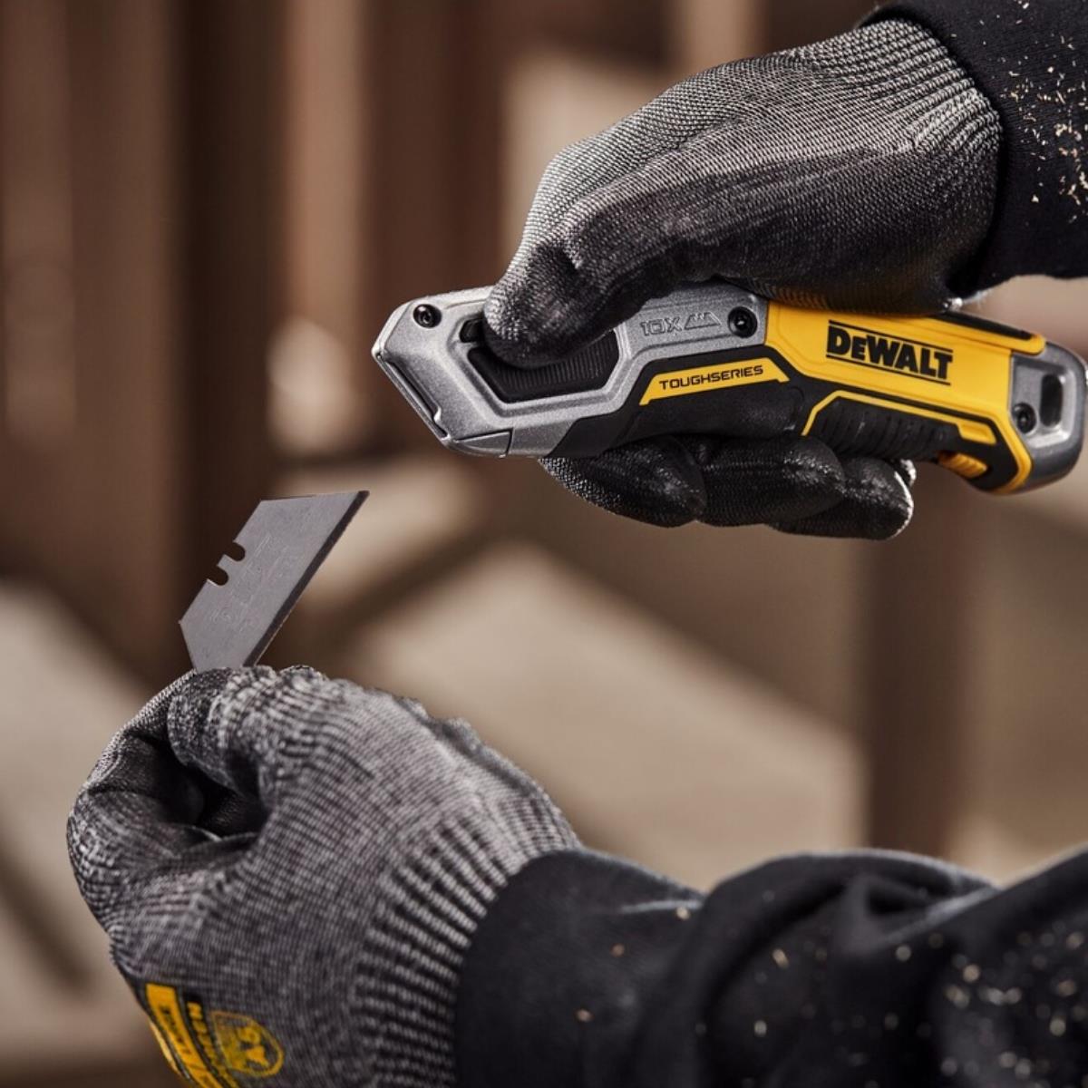 Dewalt TOUGHSERIES Heavy-Duty Retractable Utility Knife DWHT10999-0