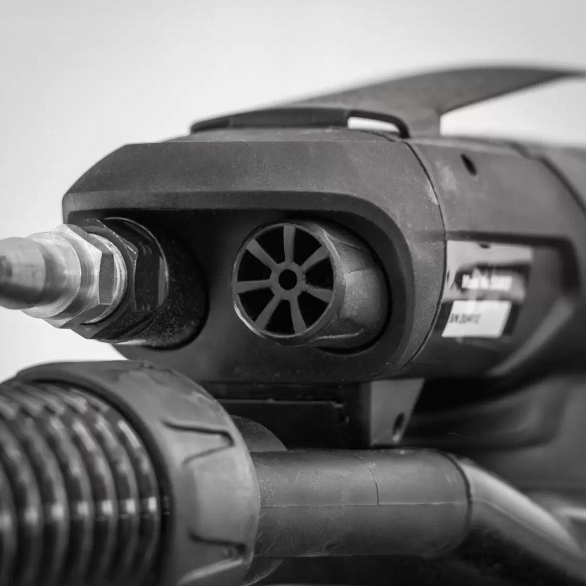 Sealey SA803 Air Palm Orbital Sander Ø150mm Dust-Free, Durable, and Noise-Reducing Sander for Precision Sanding